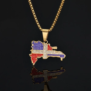 Collier Pendentif Carte Drapeau République Dominicaine en Acier Inoxydable Plaqué Or Strass Hip Hop Bijoux Hommes Femmes