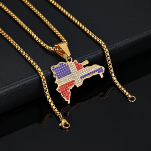 Collier hip hop plaqué or pendentif carte République Dominicaine avec strass colorés