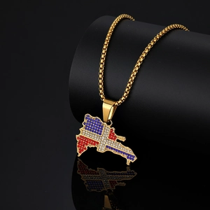 Collier avec pendentif carte de la République Dominicaine doré avec cristaux colorés