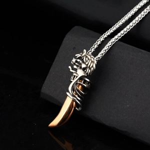 Collier avec pendentif dent de loup hip hop en acier inoxydable argent et or vintage