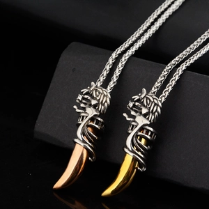 Colliers hip-hop avec pendentif tête de lion et dent de loup en acier or et or rose
