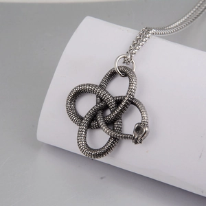 Collier pendentif noeud de serpent celtique vintage en acier inoxydable pour homme et femme