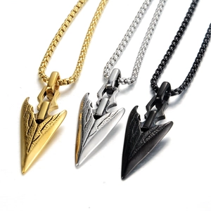 Colliers avec pendentif pointe de flèche en or, argent et noir avec finition texturée