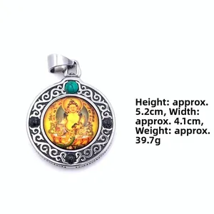 Detalle de dimensiones del colgante religioso redondo con buda dorado y turquesa verde