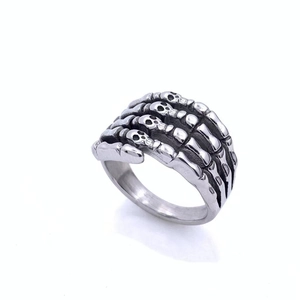 Retro punk gothic skeleton hand ring in antique silver finish for men and women