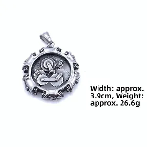 Pendentif steampunk en acier inoxydable argenté avec design mécanique à engrenages