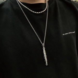 Collana con pendente Dzi a nove occhi in acciaio al titanio argento con doppia catena