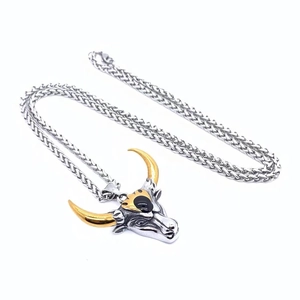 Pendentif tête de taureau rétro punk en acier titane avec chaîne et cornes dorées