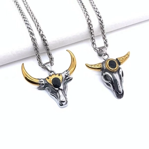 Collier Pendentif Crâne de Tête de Taureau Vintage Acier Inoxydable Corne d'Or Punk Gothique Hip Hop Longue Chaîne Bijoux pour Hommes Femmes