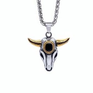 Pendentif crâne de taureau rétro bicolore avec pierre noire et chaîne maille épi