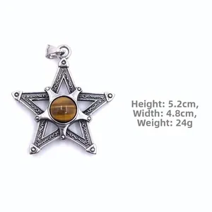 Détail du pendentif pentagramme avec œil de tigre, dimensions 5,2 cm de haut et 4,8 cm de large