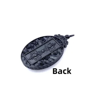 Πίσω όψη του μαύρου μενταγιόν Thangka με τοτέμ Vajra και μοτίβα ευοίωνων σύννεφων