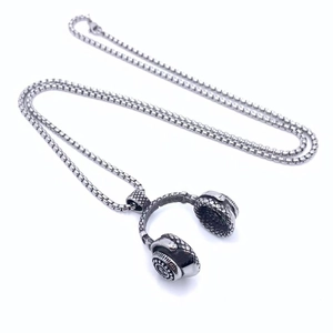 Collier hip hop en acier titane avec pendentif casque et chaîne box pour hommes et femmes