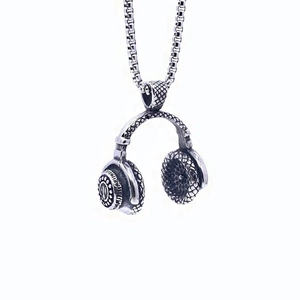 Collier pendentif casque en acier titane style hip hop avec chaîne à mailles argentée