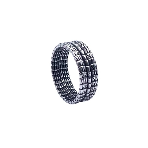 Bague vintage en acier titane avec motif écailles de dragon et style punk rétro