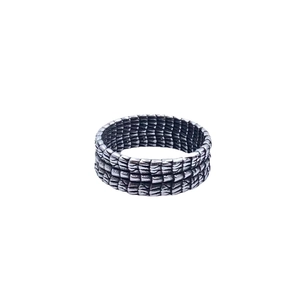 Bague rétro pour hommes en acier titane avec texture d'écailles style punk rock