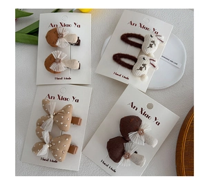 Détails des jolies barrettes lapin et champignon avec nœuds en dentelle à pois pour filles