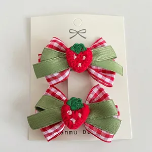 Barrettes à cheveux fraise avec ruban à carreaux rouges pour coiffure bébé fille