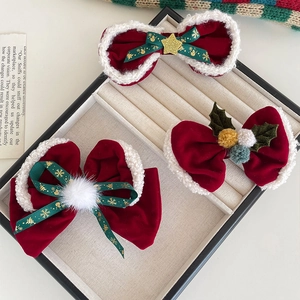 Lot de trois pinces à cheveux de Noël en velours rouge avec bordure en fausse fourrure et décor