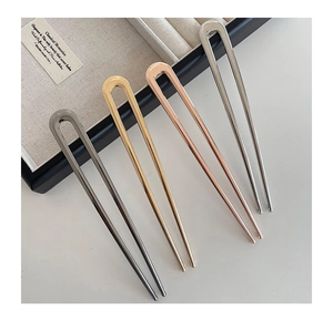 Set di quattro forcine per capelli a forma di U in finiture argento, oro, rosa e nero canna