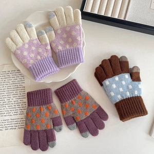 Retro color-block knitted gloves for kids featuring polka dot and geometric patterns