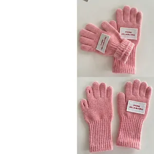 Fingerlose Strickhandschuhe in Rosa mit Touchscreen-Löchern und langen Rippbündchen