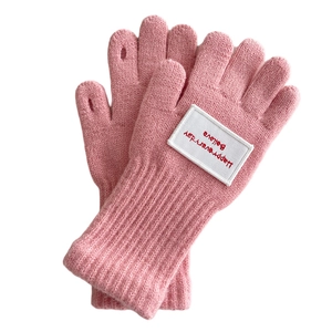 Rosa gestrickte Winterhandschuhe für Kinder mit Fingeröffnung und Aufnäher Happy Everyday