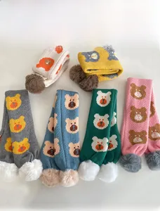 Détails des écharpes tricotées pour enfants en plusieurs couleurs avec motifs ours