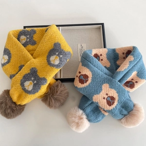 Écharpes tricotées chaudes pour enfants avec motifs ours et pompons doux en jaune et bleu