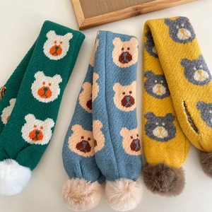 Écharpes tricotées pour enfants avec motifs d'ours et pompons doux multicolores