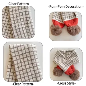 Kinder Karo-Strickschal mit Kontrastfarben und weichen Pelz-Pompons für Winterwärme