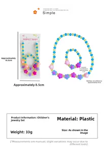 Dettaglio del set di collana e bracciale con fiori in acrilico per bambine piccole