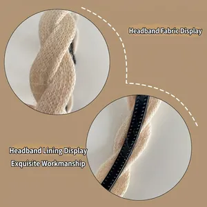 Serre-tête en maille torsadée beige pour femme avec intérieur antidérapant et texture douce