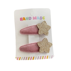 Pinzas de pelo de tela rosa para niñas con estrellas doradas brillantes en cartón