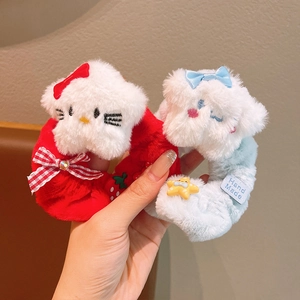 Chouchous en peluche mignons avec motif chat fraise et détails de nœuds