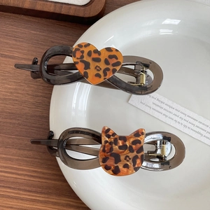 Vintage Leopard Print Cat Heart Acrylic Twist Hair Clip Maillard Style Women Back Of Head Banana Clip Elegant Hair Accessory