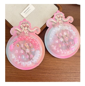 Schmuckset für Kinder mit rosa und transparenten Perlen sowie Schwanenmotiven