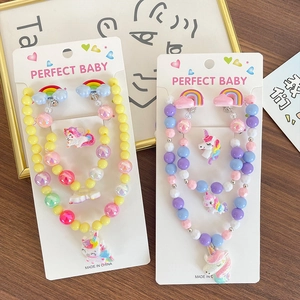 Parure bijoux licorne arc-en-ciel avec collier de perles, bracelet, boucles et bague