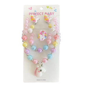 Parure de bijoux licorne pour filles avec collier de perles arc-en-ciel et boucles