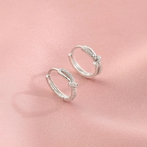 Light Luxury Twisted Copper Rhinestone Hoop Earrings For Women Korean Fashion Design Electroplated Small Geometric Ear Clips