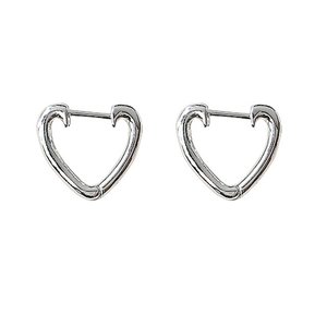 Boucles d'oreilles créoles cœur creux en argent poli avec finition métal minimaliste