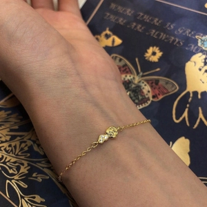Élégant bracelet cœur et rose plaqué or 18 carats avec pierres de zircon scintillantes