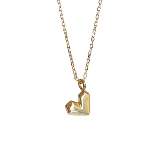 Minimalistische goldene Halskette mit geometrischem Herzanhänger und 3D-Facettendesign