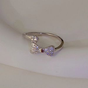 Sparkling S925 sterling silver bow ring with crystals in a 45-degree angle view