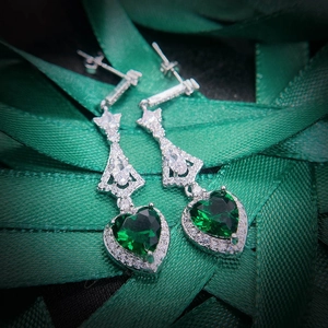 Orecchini Pendenti Lunghi a Cuore Strass Verde Smeraldo Vintage in Rame Placcato Oro Bianco Con Perno in Argento Sterling 925 Donna Gioielli