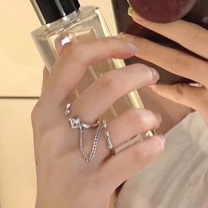 Detail of silver chain link double rings featuring a rectangular zircon stone inlay