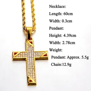 Pendentif croix doré glacé avec chaîne torsadée pour un style hip hop et streetwear luxe