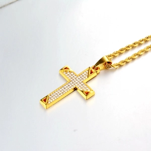 Collier avec pendentif croix dorée hip hop orné de cristaux clairs et chaîne corde