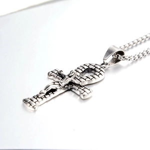 Collana con ciondolo a croce Ankh d'argento e figura di Gesù su catena a sfere