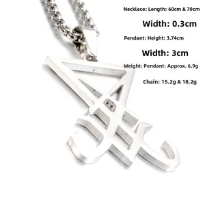 Vue détaillée du pendentif sceau de Lucifer sur collier chaîne épaisse en acier inoxydable